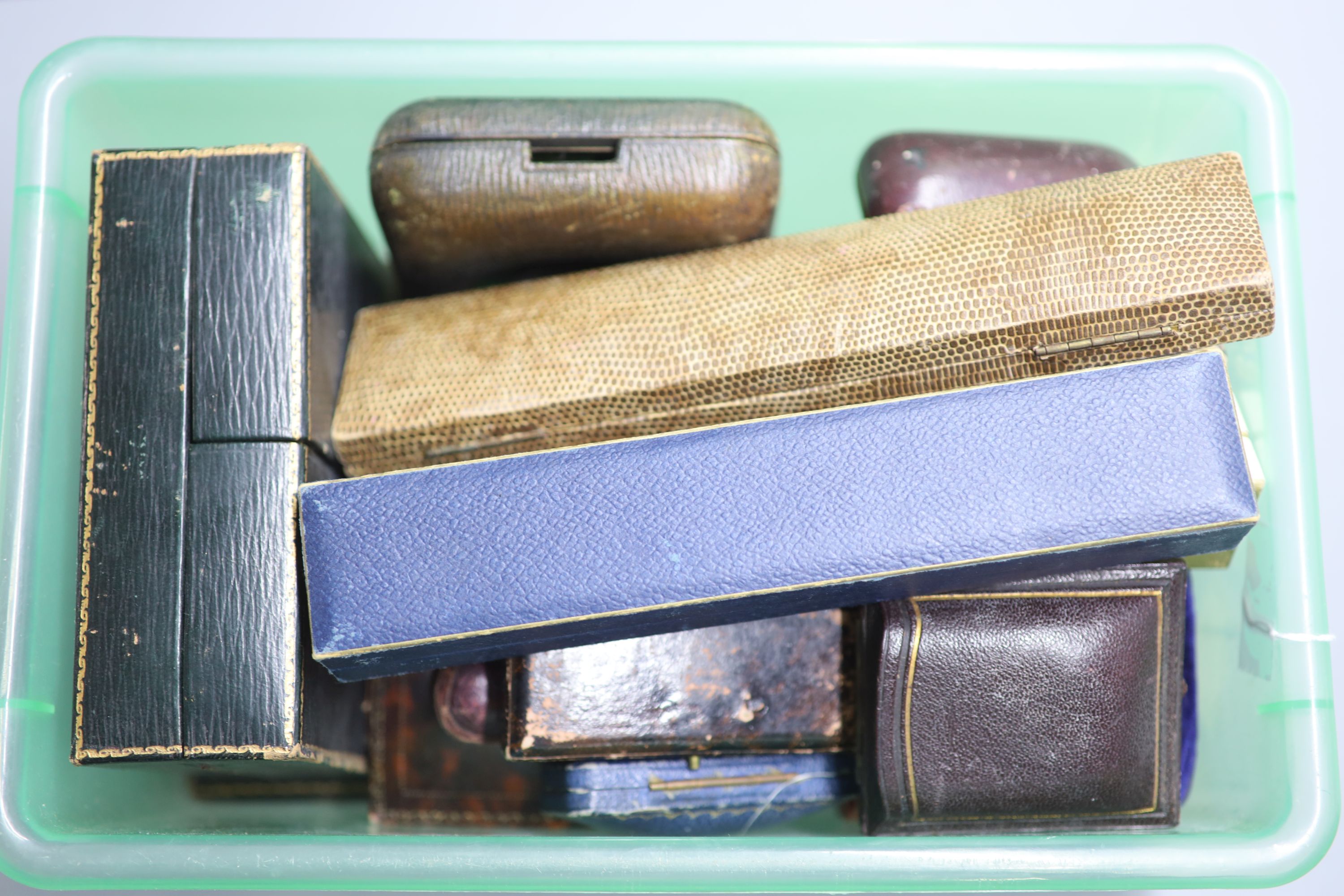 Twenty five assorted jewellery boxes etc.